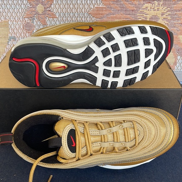 Nike WMNS Air Max 97
Metallic Gold/Black/White/ Varsity Red
Size 6.5
DQ9131-700 - Picture 5 of 16